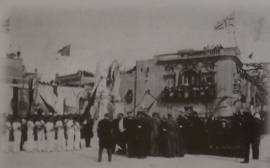 Mistiednin distinti dehlin fil-Knisja Rotunda tal-Mosta