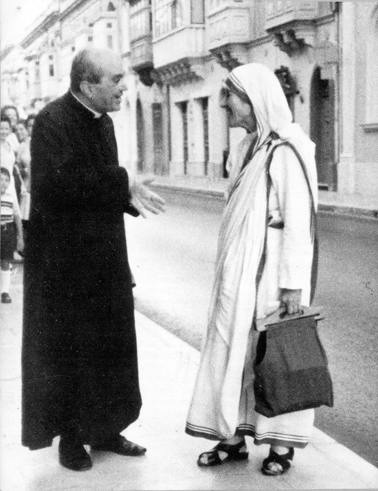 Madre Tereza u Dun Karm Schembri fil-Mosta