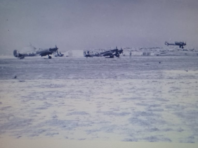 Spitfires Mk V fl-ajrudrom ta’ Ta’ Qali