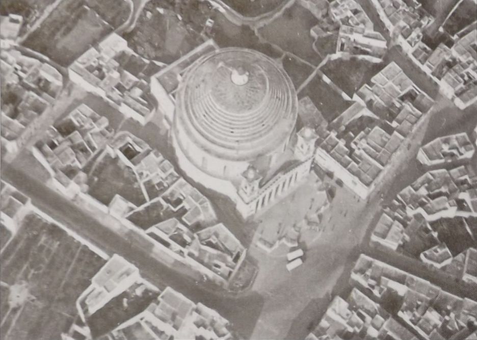 Rotunda tal-Mosta mill-ajru fl-erbghinijiet.