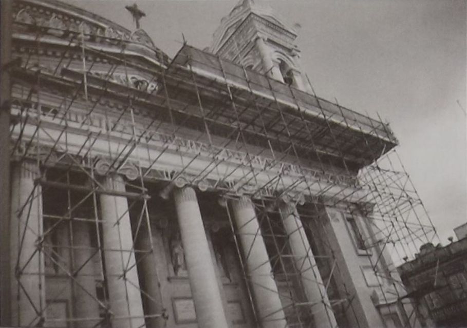 Faccata tar-Rotunda tal-Mosta waqt ir-restawr bejn l-1992 u l-1996