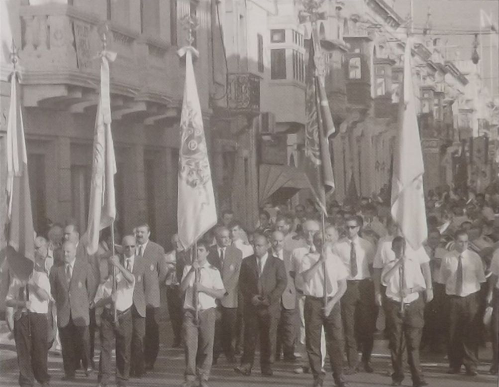 Iz-zewg Baned Mostin, Nicolo Isouard u Santa Marija, waqt korteo fis-16 ta’ Settembru 2007