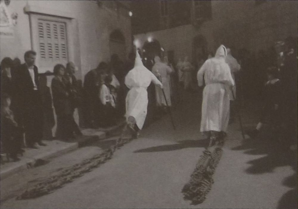 Li jkaxfru l-ktajjen fil-Gimgha l-Kbira tal-Mosta