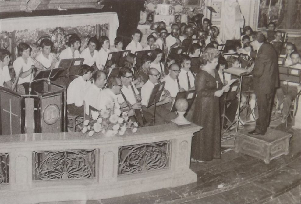 Banda Nicolo Isouard waqt l-Akkademja Muziko-Letterarja fir-Rotunda Mosta nhar it-8 t’Awwissu, 1975