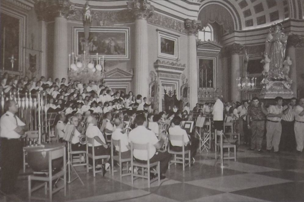 Banda Nicolo Isouard iddoq Alla Beata Maria Vergine fil-hrug min-nicca Santa Mosta 1995
