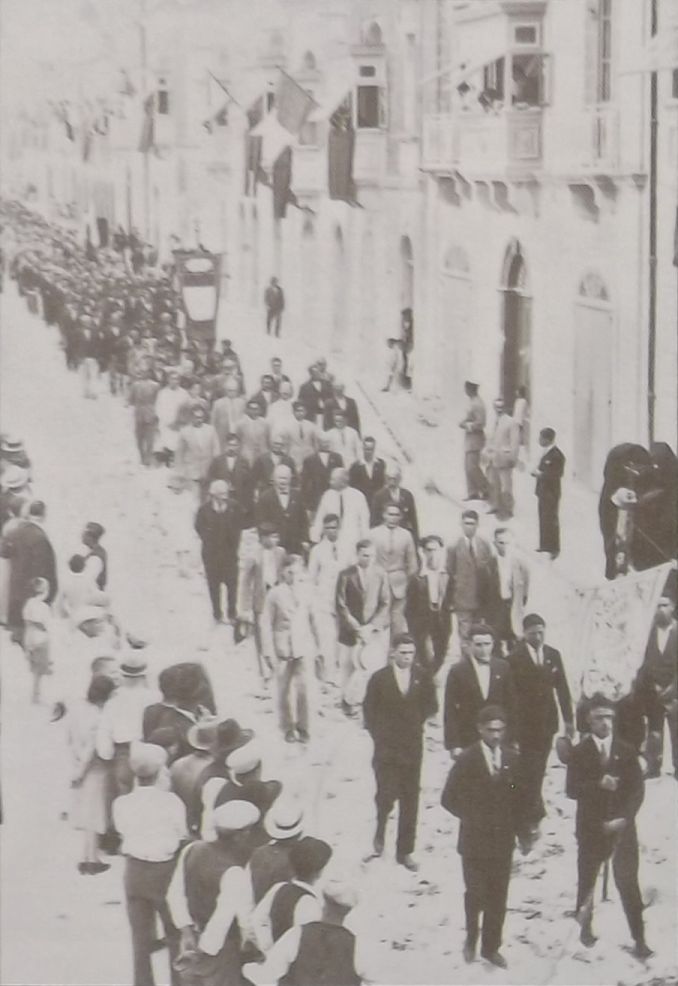 Korteo tax-Xirka ta' l-Isem Imqaddes t'Alla fil-Kungress li sar il-Mosta, nhar it-12 t’Ottubru, 1930