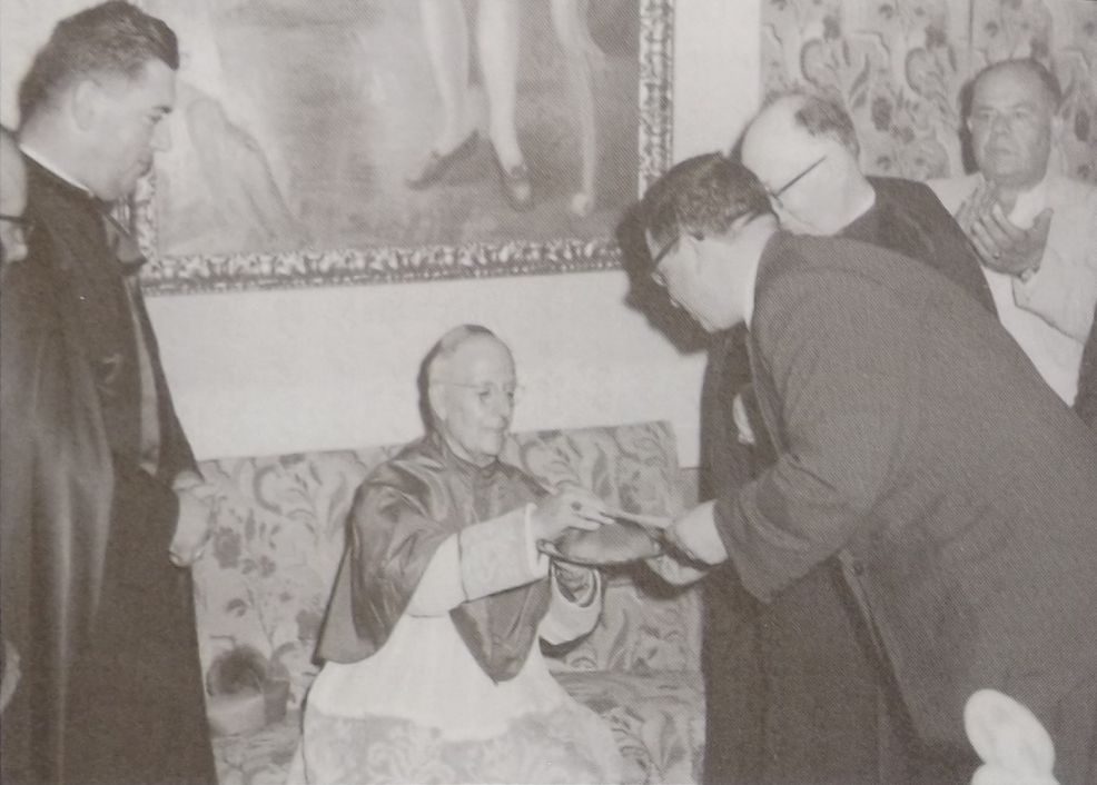 Zjara Arcisqof Mikiel Gonzi fil-Kazin Nicolo Isouard Mosta fl-1960