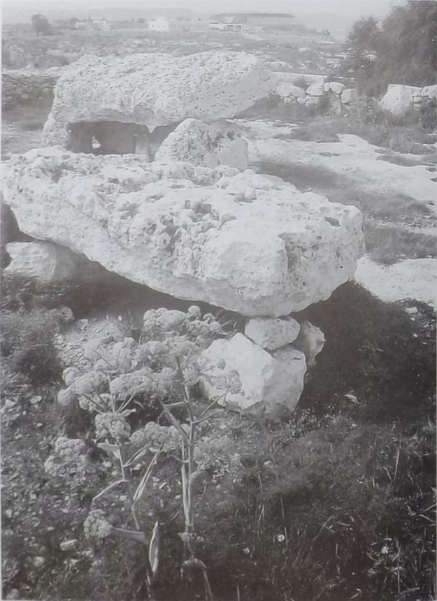 Id-Dolmen fiz-zona ta' Santa Margerita.