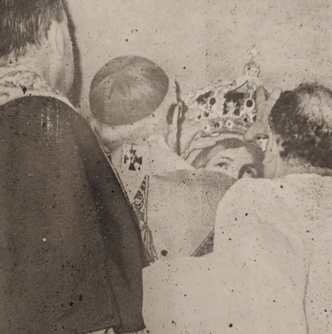 Mons. Arcisqof Gonzi jinkuruna l-kwadru tal-Assunta