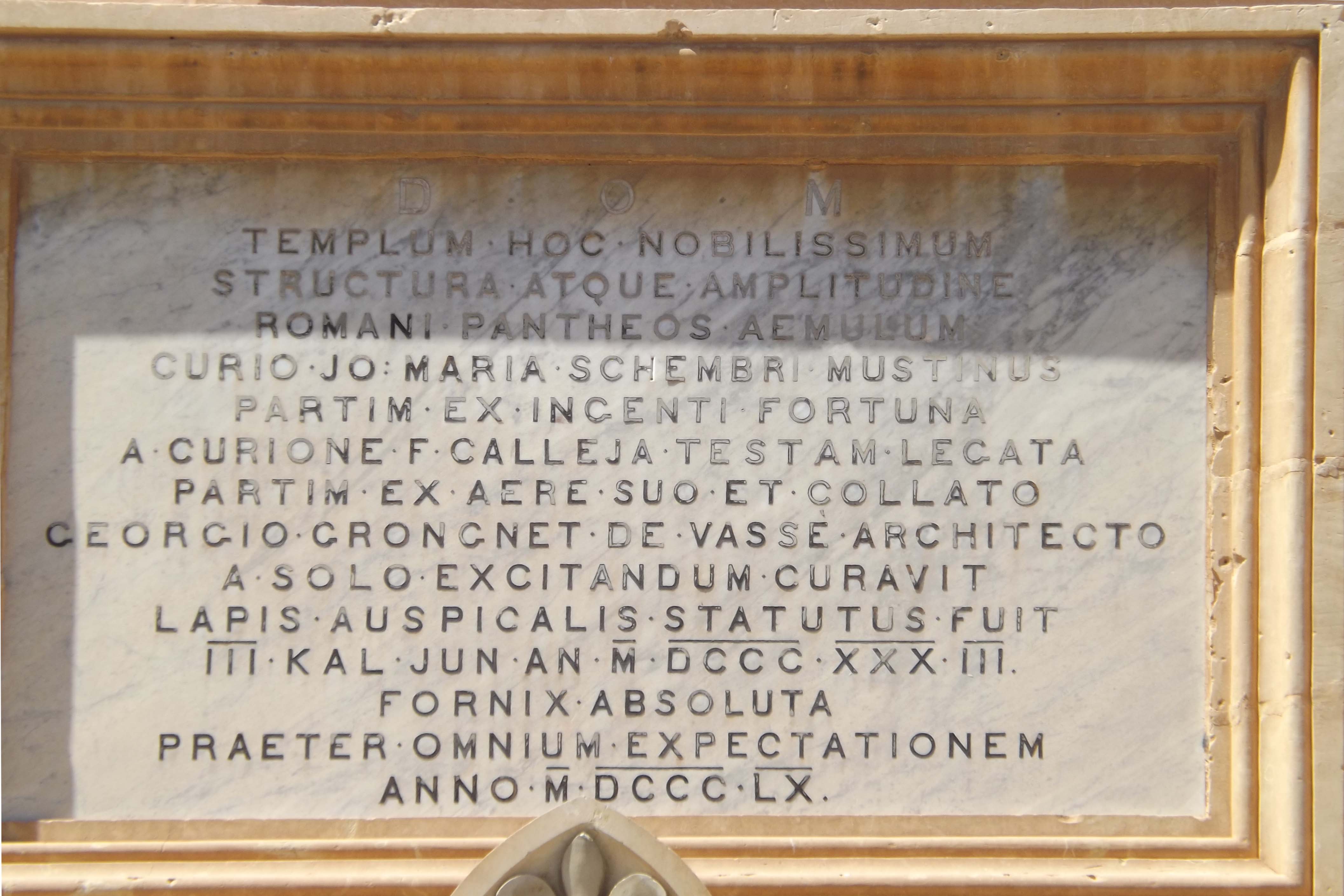 Ritratt tar-Rotunda ghada minghajr il-lanterna