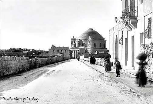 Ritratt tar-Rotunda ghada minghajr il-lanterna