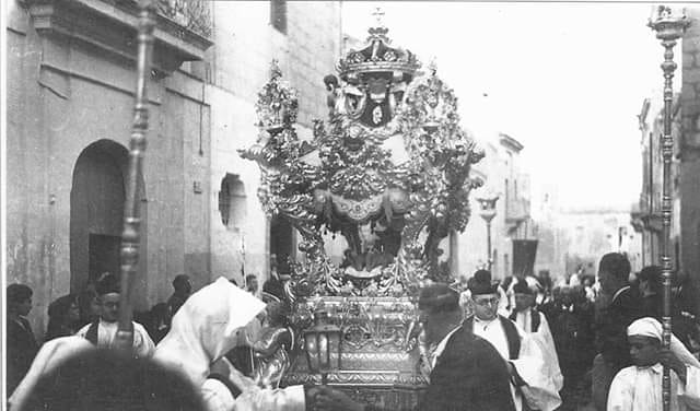 Cimiterji fil-Mosta, tallum u l-antik