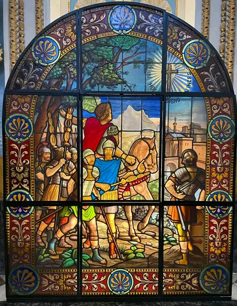 Mosta Rotunda stained glass ohra restawrata turi l-vizjoni tas-salib li kellu l-Imperatur Konstantinu