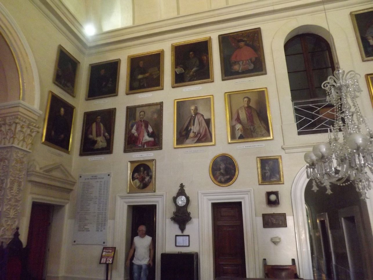 Pitturi ta' kappillani u arciprieti tal-Mosta