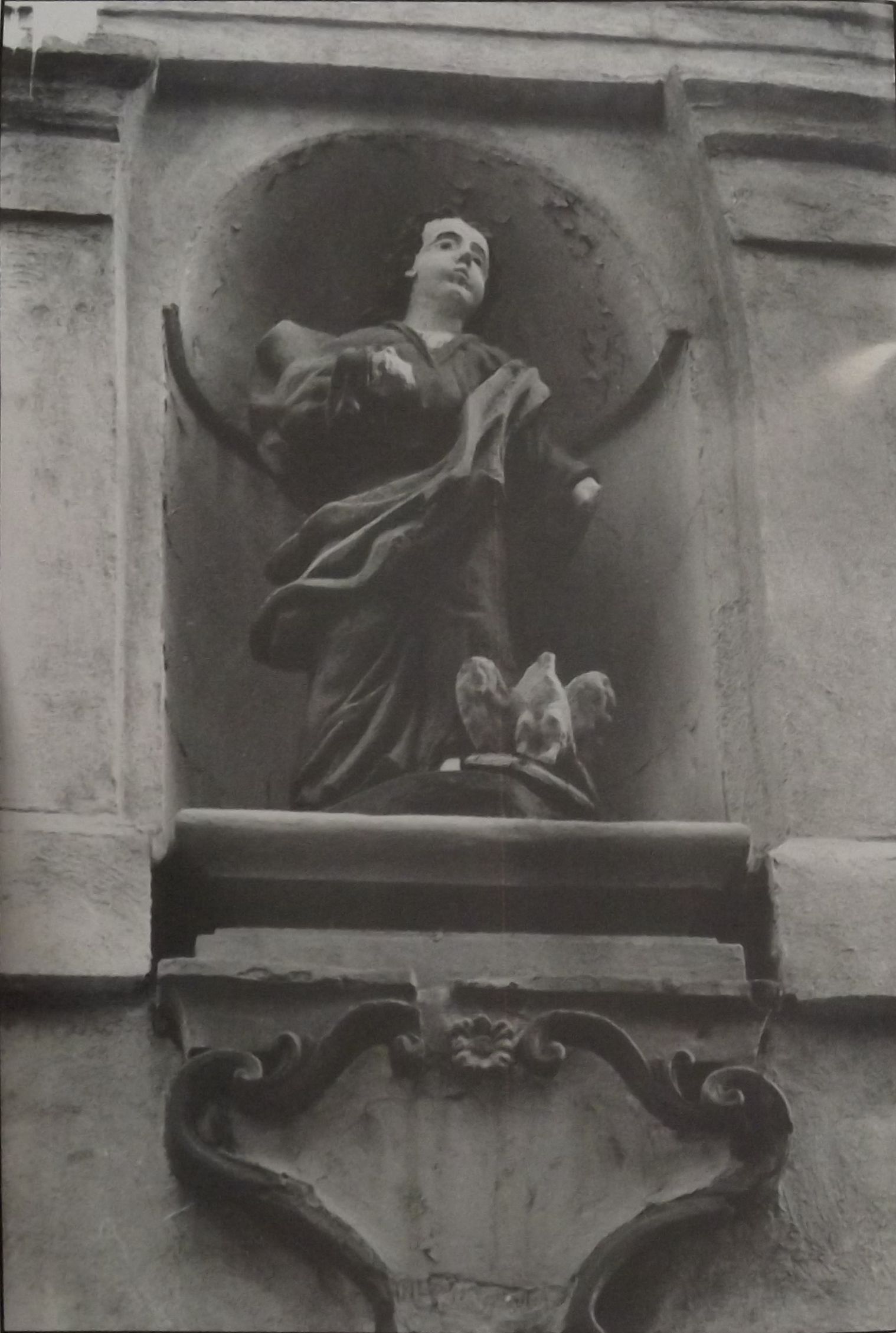 L-istatwa ta' San Gwann l-Evangelista fi Triq San Gwann Mosta kif kienet